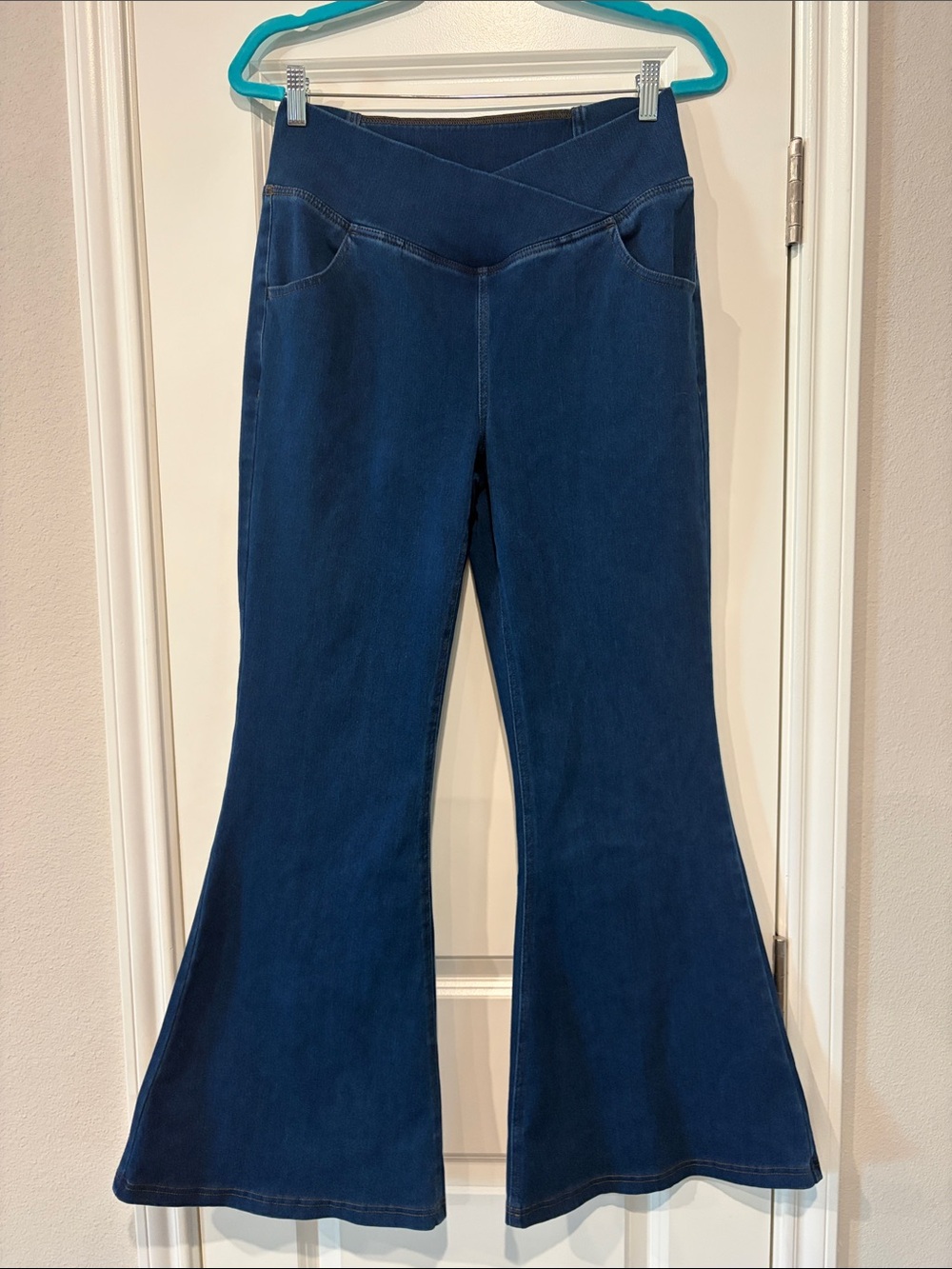 High-Rise Flared Jeans in Dark Blue - Women
